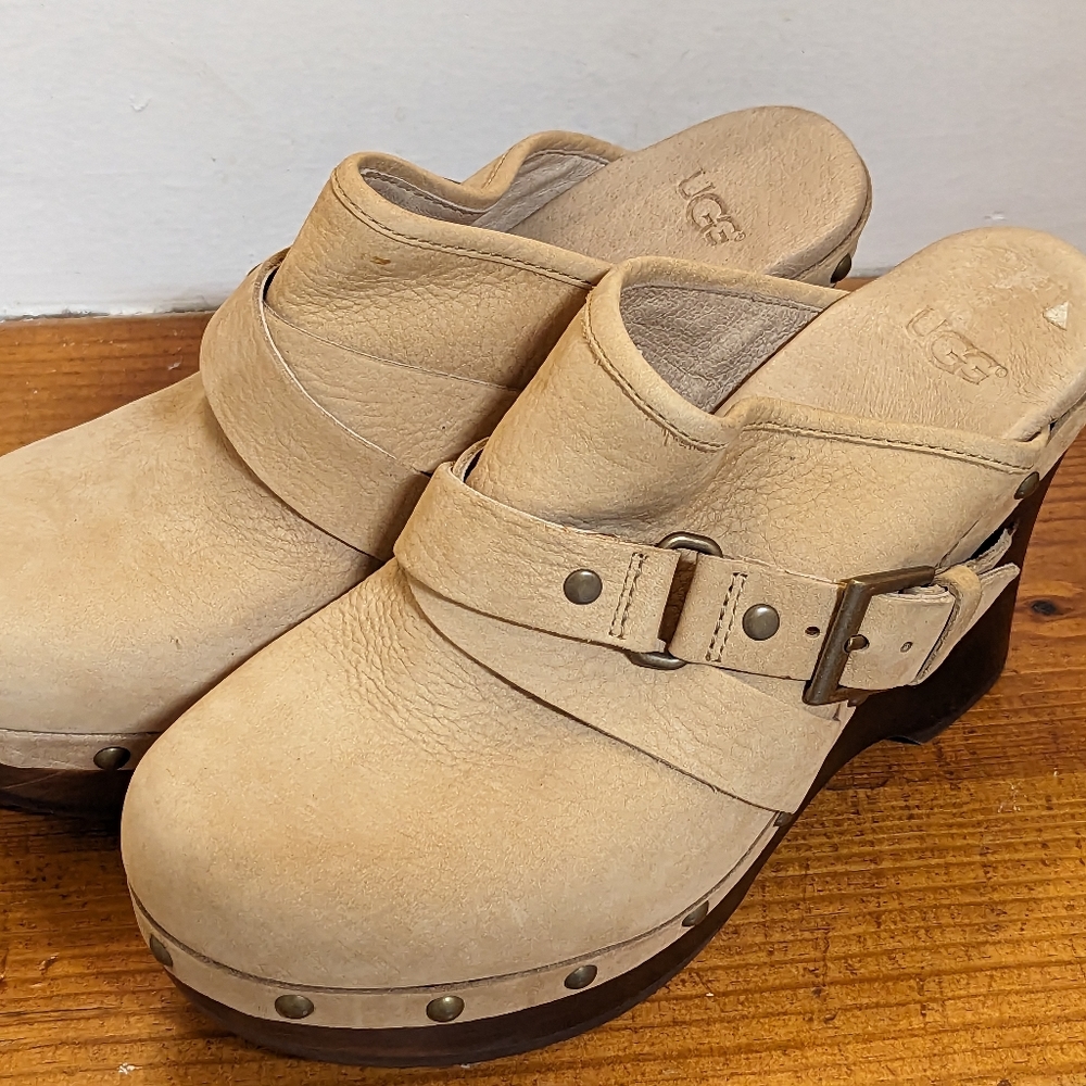 Ugg clog size 6